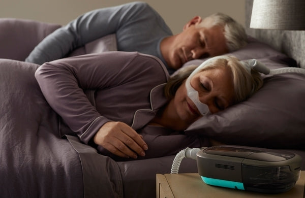 Philips DreamStation 2 Auto CPAP Advanced mit Luftbefeuchter und integriertem 4G Mobilfunkmodem.